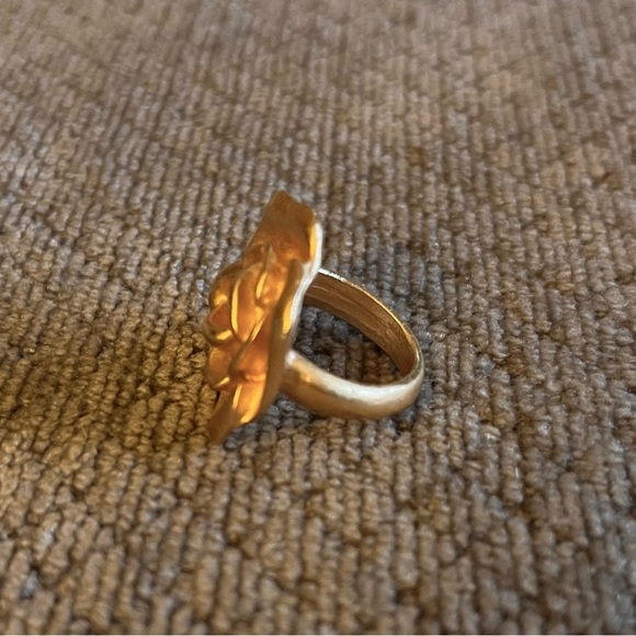 Floral gold-coloured rose ring - size 6 - Picture 3 of 5